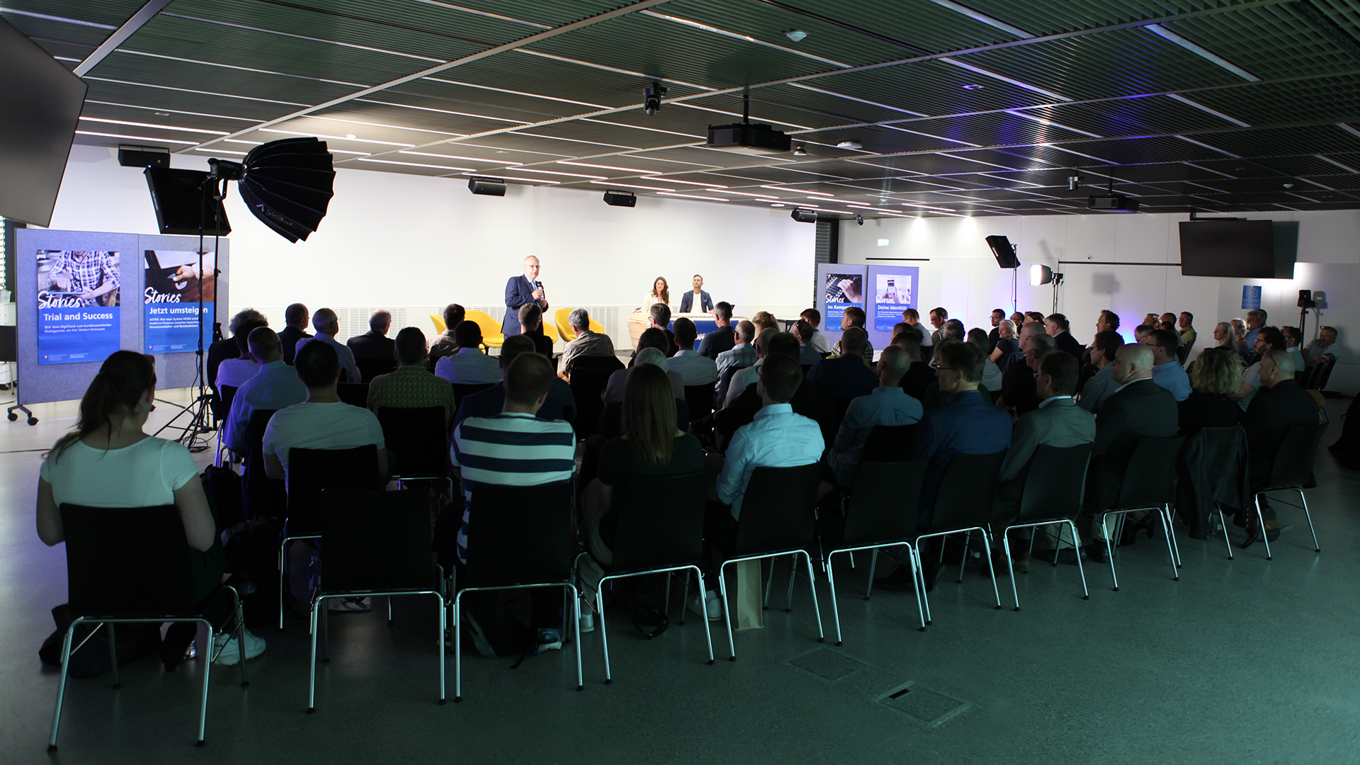 Teilnehmende des BIT Stories Events vor Ort.