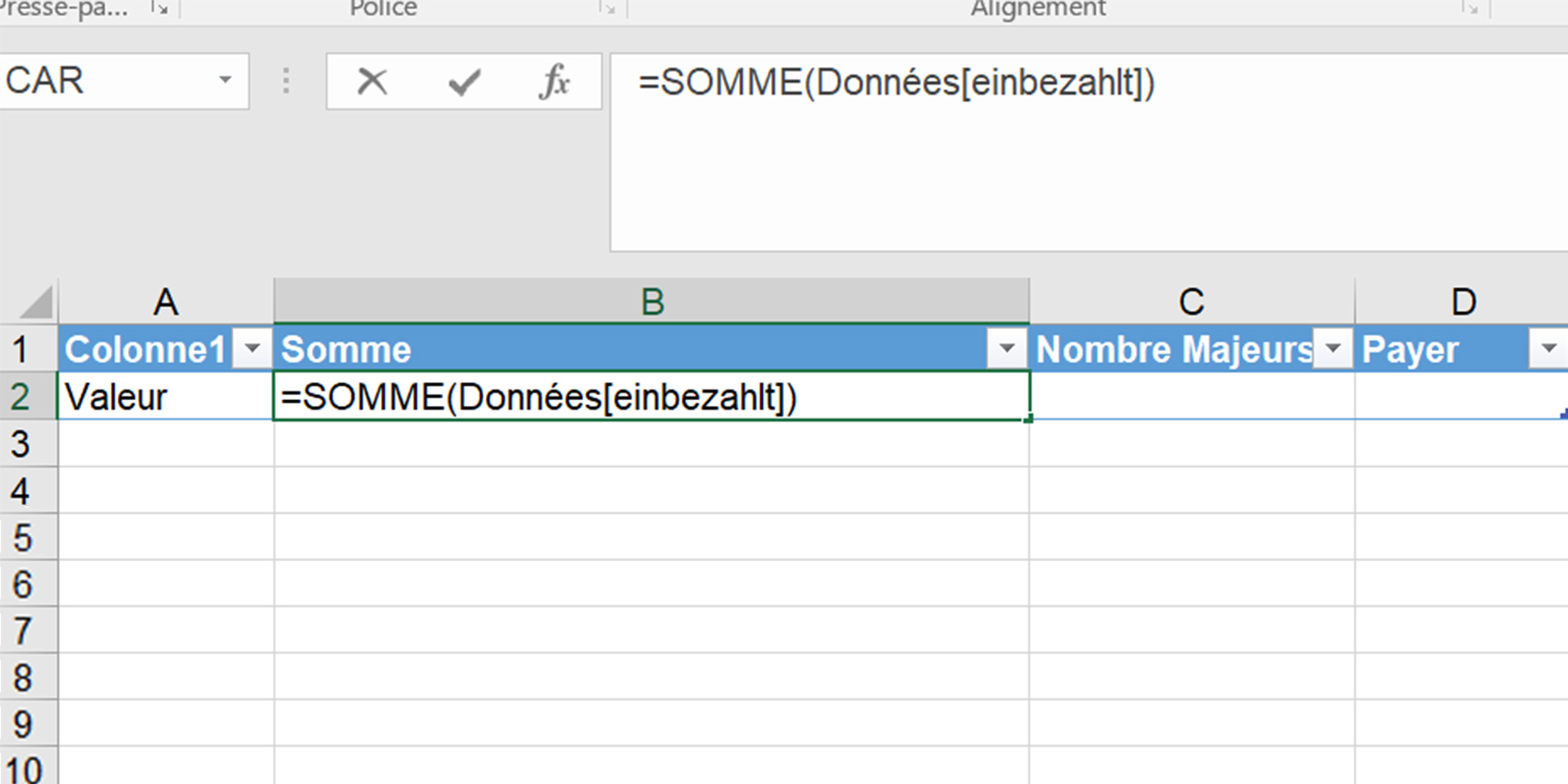 Tableau Excel avec la cellule de formule de somme sélectionnée.
