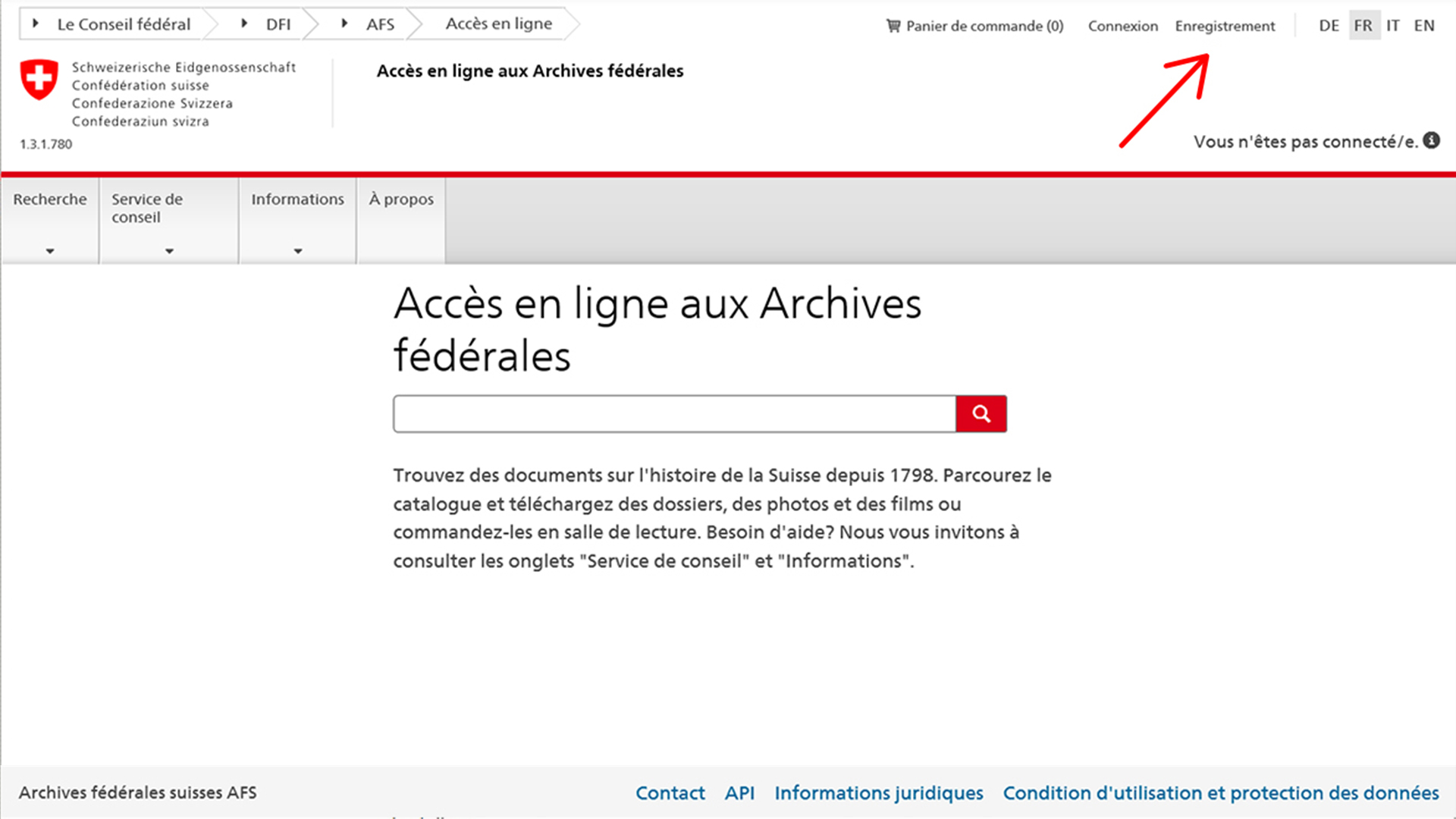 Site Internet des Archives fédérales avec une flèche indiquant le point de menu «Enregistrement» permettant d’accéder aux archives en ligne.
